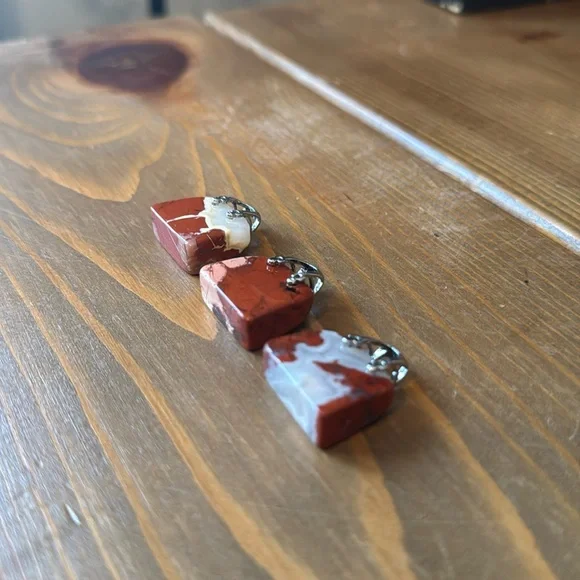 1 pc Red Obsidian Crystal Carved Bag (random selection) - Picture 2 of 2